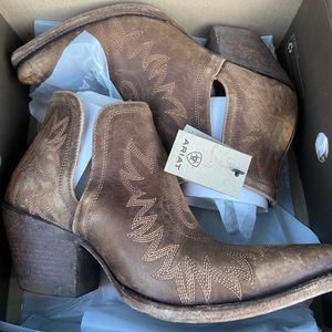 Ariat Dixon brown distressed leather boots